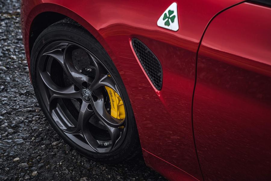 Детали экстерьера Alfa Romeo Giulia Quadrifoglio (952) 2016 года  (UK) (фото 27 из 40)